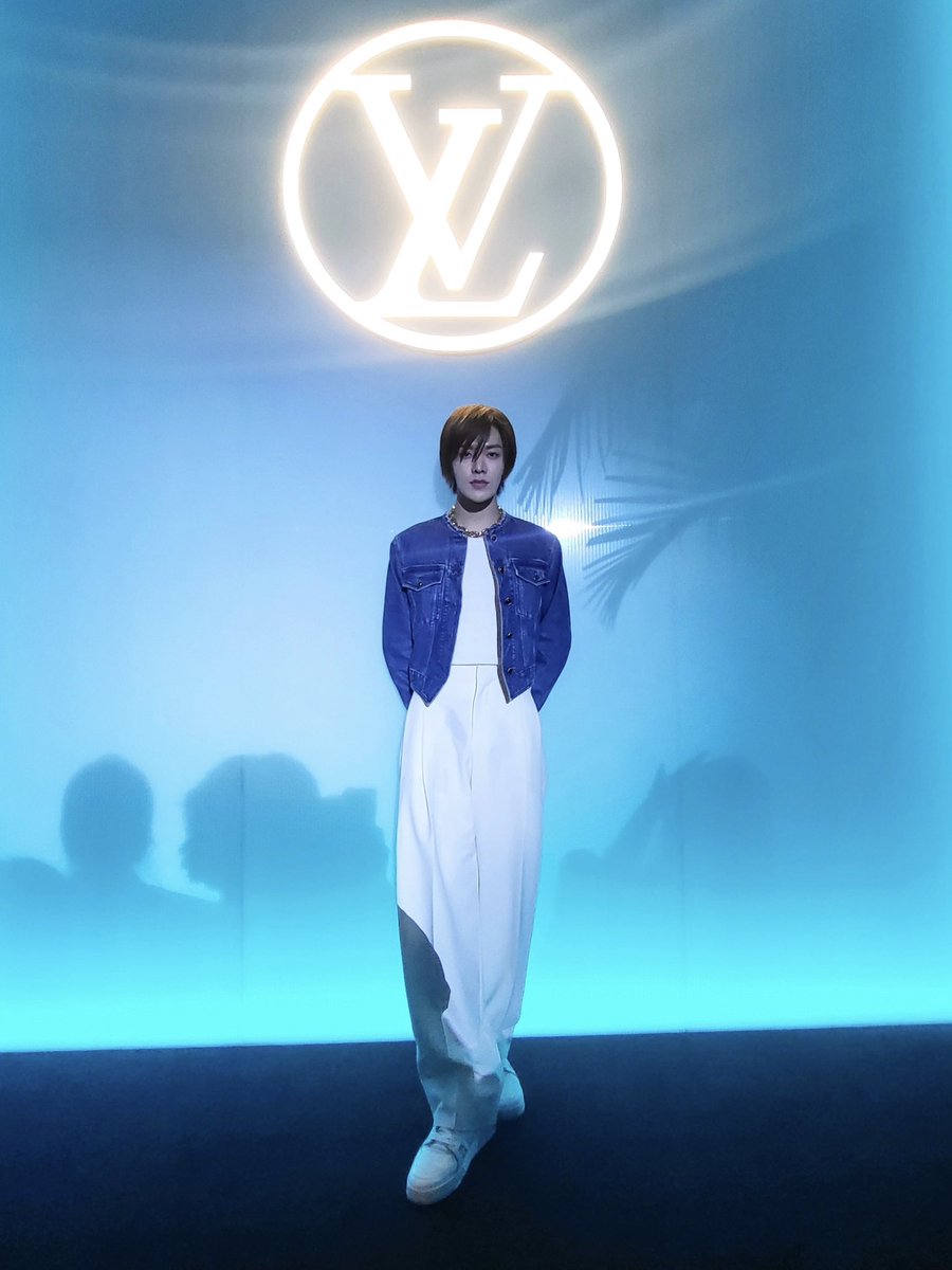 Smile__smileYT's tweet photo. @LouisVuitton 230429 NCTsmtown X ③
LOUIS VUITTON
2023 Pre-Fall Collection Fashion Show #YUTA
#YUTA #NCT #NCT127
#YUTAxLouisVuitton #LouisVuittonxYUTA
@LouisVuitton #LVPrefall23 https://t.co/ONriYueQdH