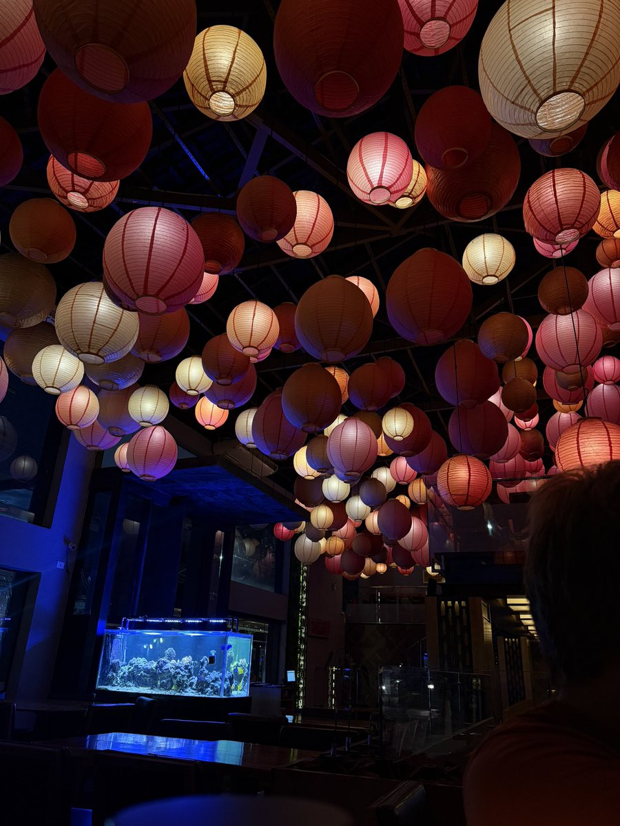 raphasgomes's tweet photo. apaixonado nesse restaurante japonês que eu fui em sp https://t.co/g5QbHhukeM
