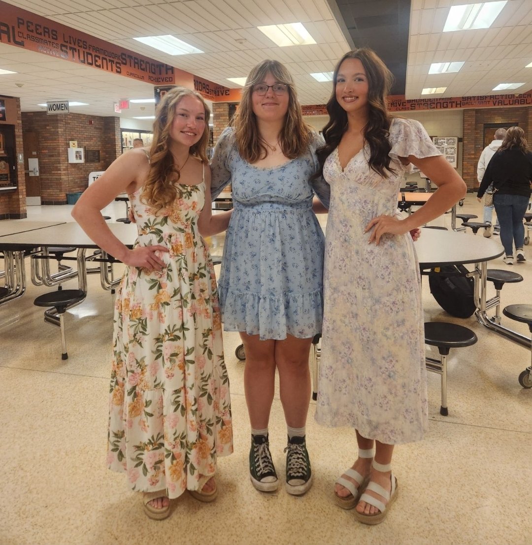 golf_SBL's tweet photo. Congratulations to golfers Camryn Glass, Sidney Strawn and Ava Hoskins for being inducted into the National Honor Society!! https://t.co/drlM2427Kq