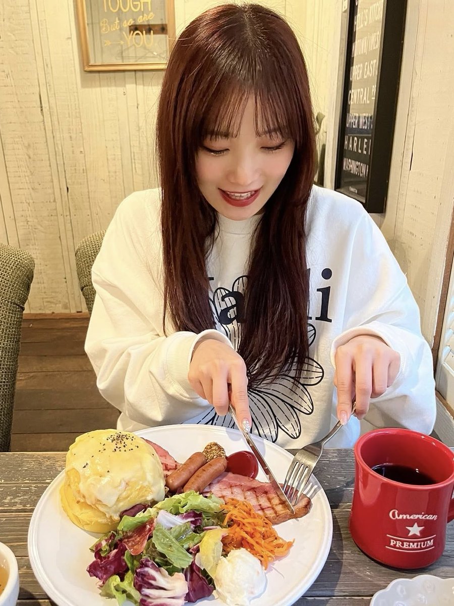 chisaki_country's tweet photo. 朝食🍽️まなかんお薦めのお店へ！
朝から盛り盛り✨
開店に合わせて来たらすでに並んでいて、地元の人気店のよう。内装もとても素敵なお店でした☺️
#cafeblue https://t.co/Z6XoCmlPpH