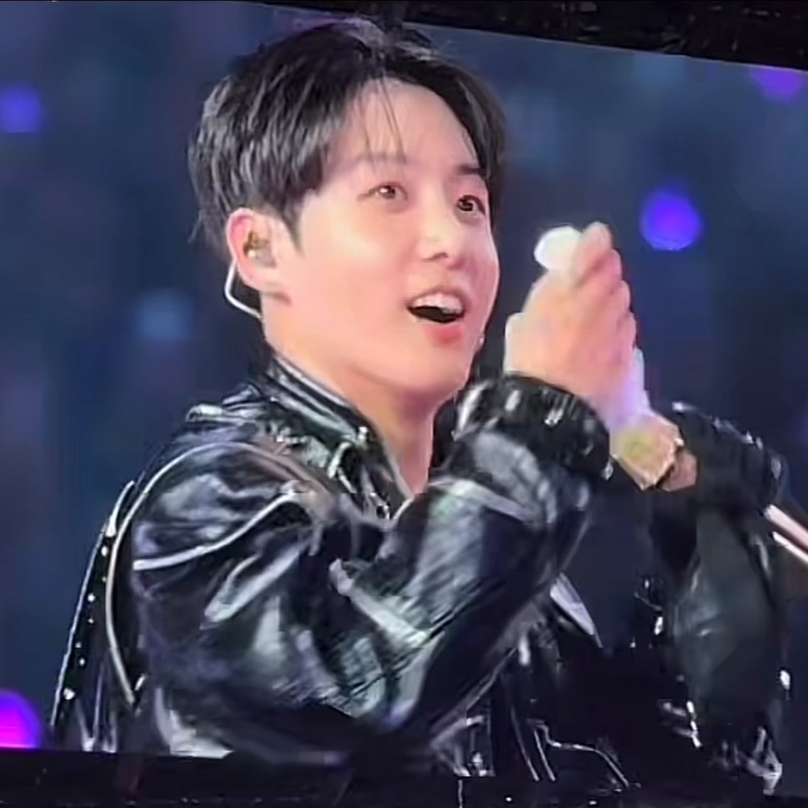 🐰ྀི tweet media