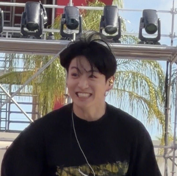 🐰ྀི tweet media