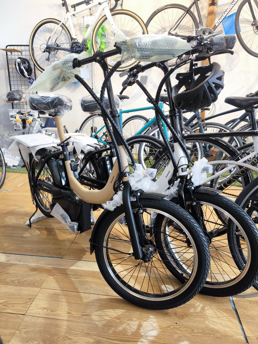 yu_yu_cycle's tweet photo. パナソニック　MU
2名様分ご納車予定🚲️

新しい乗り物とかに比較的好きなで抵抗が無い人間なので、MUの様な新ジャンル大歓迎です！✨️
たぶんこのド田舎で1番販売していると思う。

国道は速度差があって怖いけど
脇道や対面通行のような中央線のない道が多いと使い勝手が非常に良いです。 https://t.co/I6SnT5Hff2