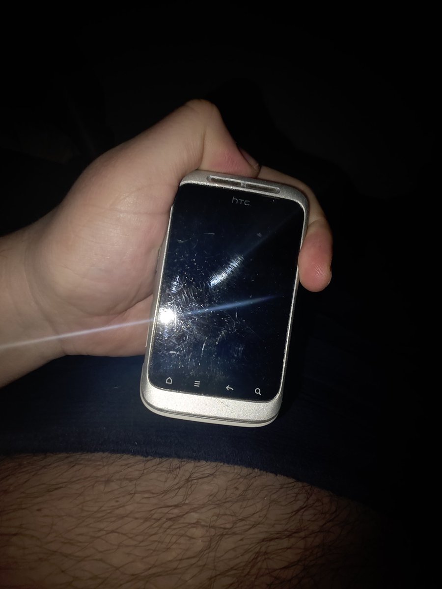 BIGROSSYYY's tweet image. Still got my @htc HTC Wildfire phone. Madness! It has a removable battery. I used to have loads of them and charge them, then take them out with me for replacing, LOL. It even has my SIM card case in it 🙈 #htc #phone
