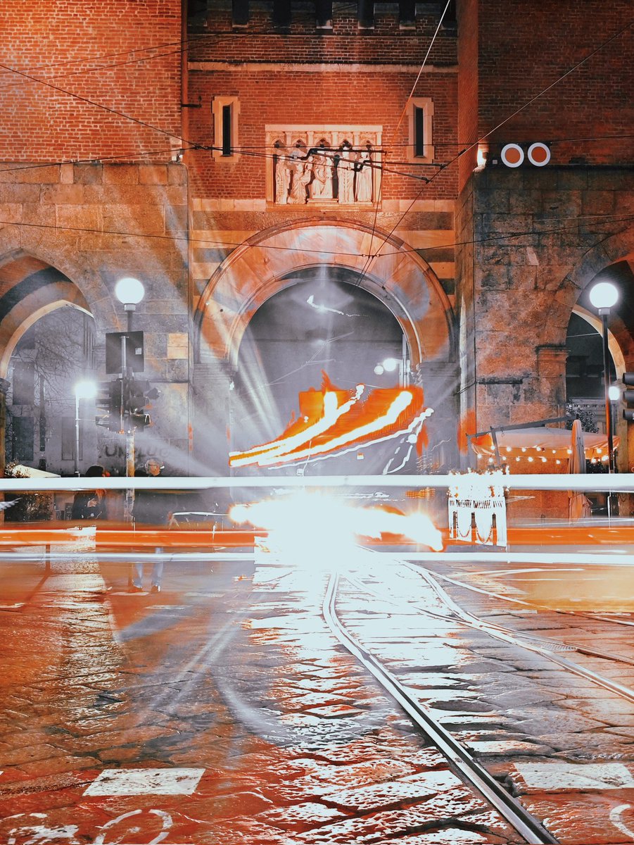 lemaillardpoete's tweet image. ❝Movement is light remembering its own path.❞
    — Étienne-Jules Marey —
(Chronophotography, forgotten in his lifetime)
© Maillard
#ShadowIsLight #Movement #Light