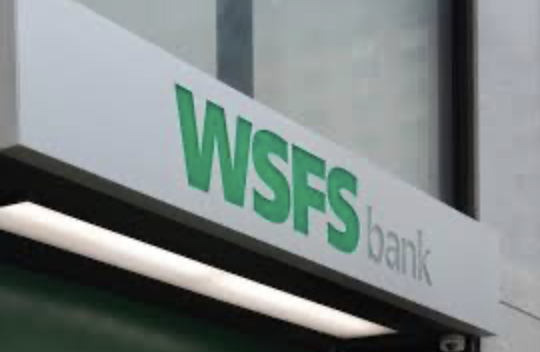 3b4w4aRedford's tweet photo. #WSFS ファイナンシャル
#WSFS
REDFORD REPORTS-1499
本日のNYSEは、連邦準備制度理事会(FRB)会合後の発表声明への反応が��目される。利回りが3.84%へとわずかに上昇した2年物国債から判断すると、債券投資家はインフレによる今後のFRBによる積極的な利下げを阻む可能性について、警戒状態だ。F.F金利は昨年末以来、3.5%~3.75%の目標レンジに据え置かれている。
一方、銀行株は比較的堅調だった。これまで歴史上、銀行と金融サービス関連株は、今後6~12ヶ月間の経済とNYSEの先行指標としての役割を果たしてきた。
WSFS ファイナンシャル (WSFS)は、少なくとも2019年以降毎年黒字を維持している。昨晩は1.07%上昇し、4営業日連続の上昇となった。終値72.41ドルは、形成の整ったカップ・アンド・ハンドルのエントリーポイント:70.45ドルを3%弱上回った水準にある。WSFSは先週、Q1の利益が49%増の1株当たり1.68ドル、売上高が8%増の2億7530万ドルとなったと報告した。WSFSは5週連続の上昇を目指している。