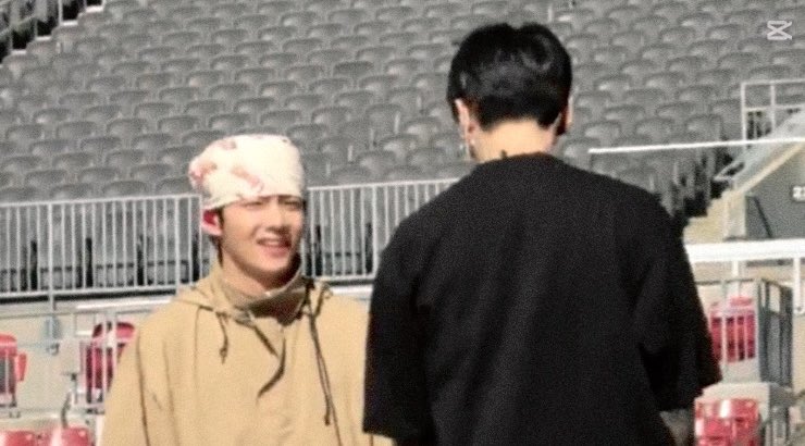 อู้ด tweet media