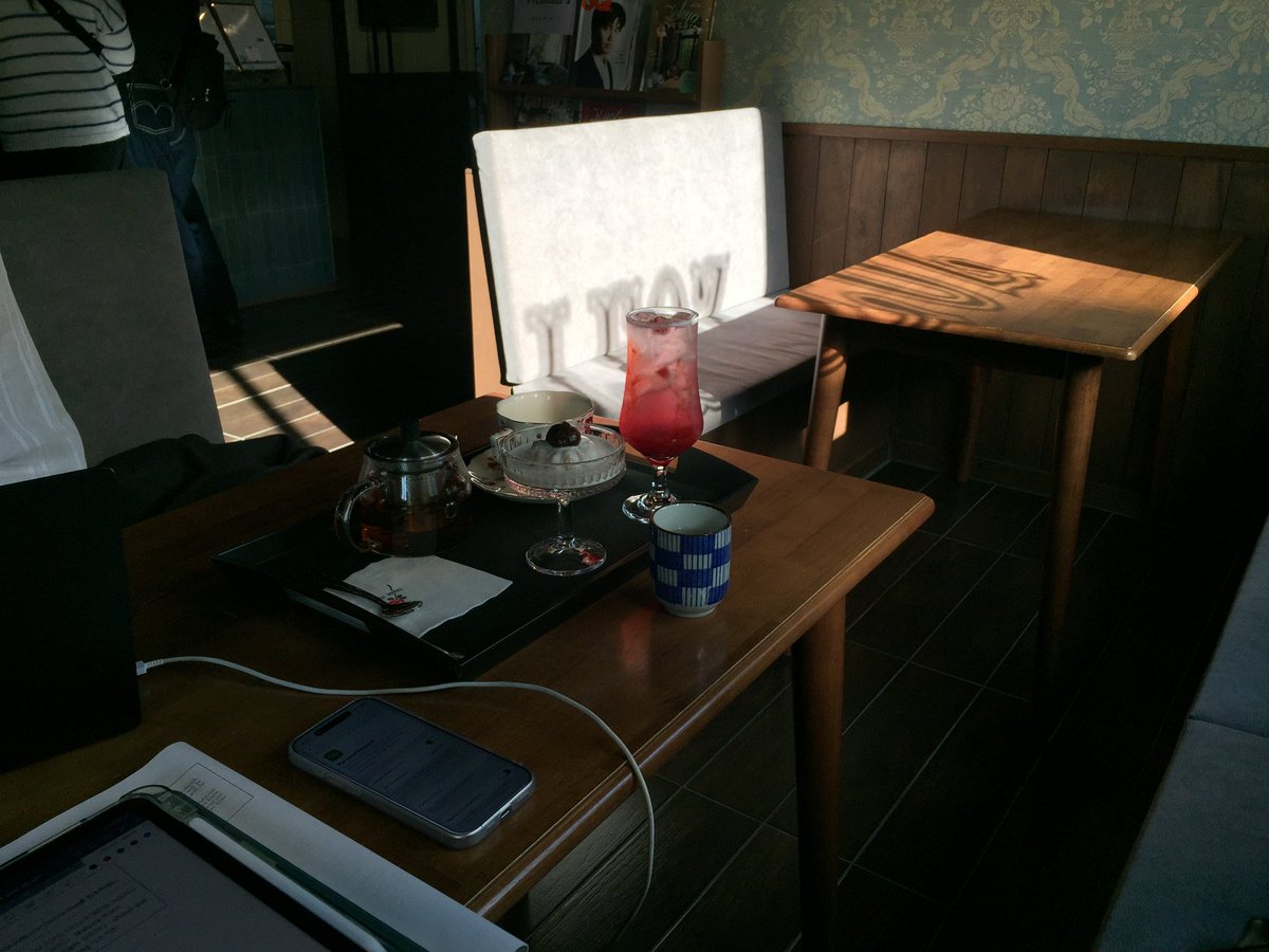grrdontbark's tweet photo. 예진니랑 쌀국시 먹고 스벅 빙스 먹고 느낌 좋은 카페에서 수다 26818시간 떨엇어요 https://t.co/ipQ7UUCX2S
