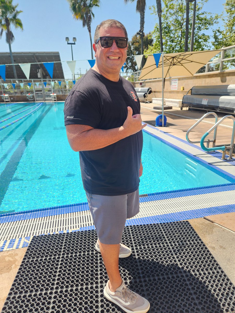JustRadical73's tweet image. Smiling because I finally did it. Made it to Masters swim practice 5-days in row &amp;amp; knocked out 7000 yards. Not too shabby for someone on the cusp of turning 53.  May the Fourth Be With You!
#genx #starwarsday #starwars #maythe4thbewithyou #usms #swimming