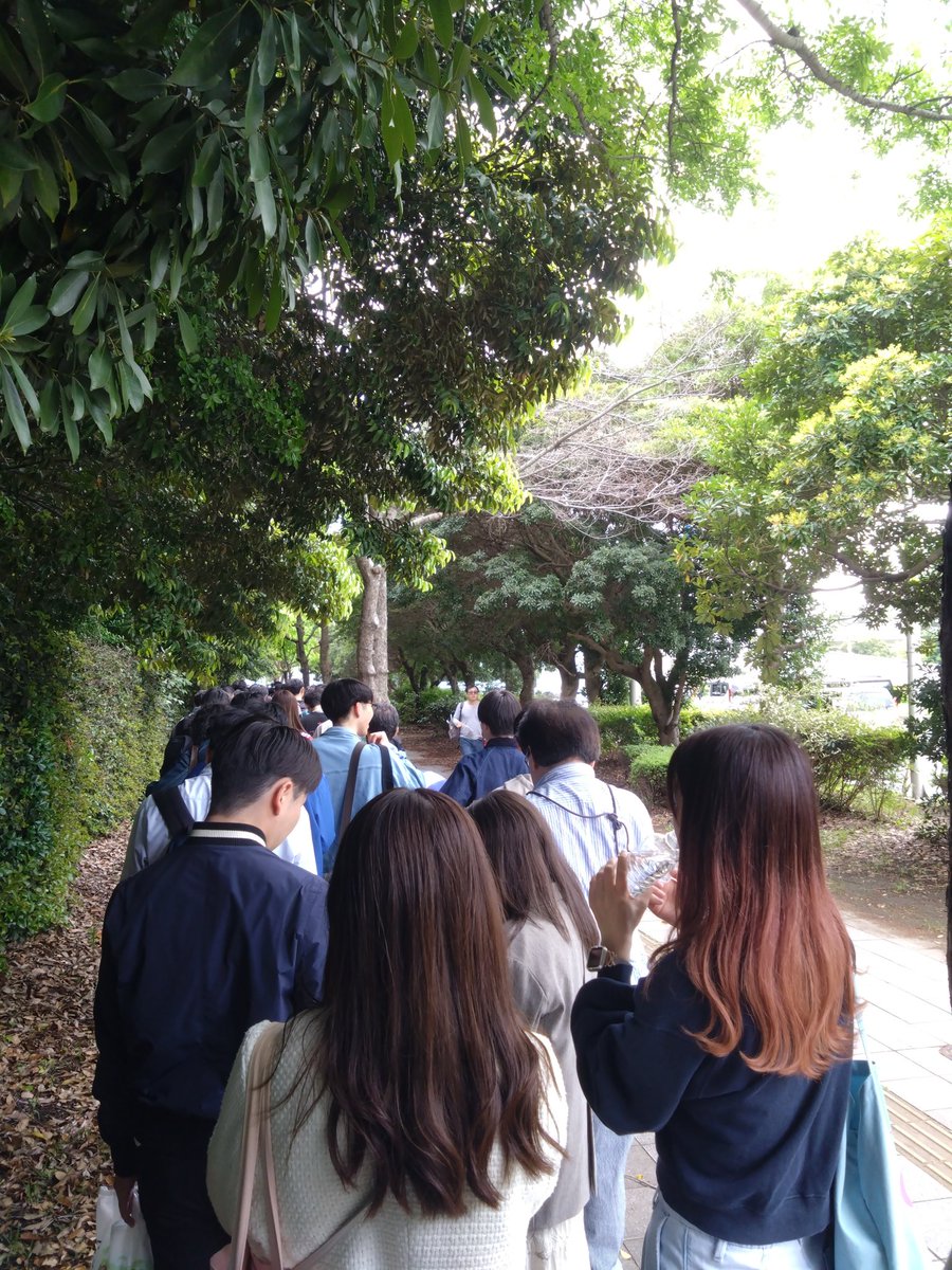 j_soejima's tweet photo. AKB48東京握手会、入場列最後尾にようやく着いたんだが、ココドコ？
#AKB48東京握手会 https://t.co/IcYke2mNXP