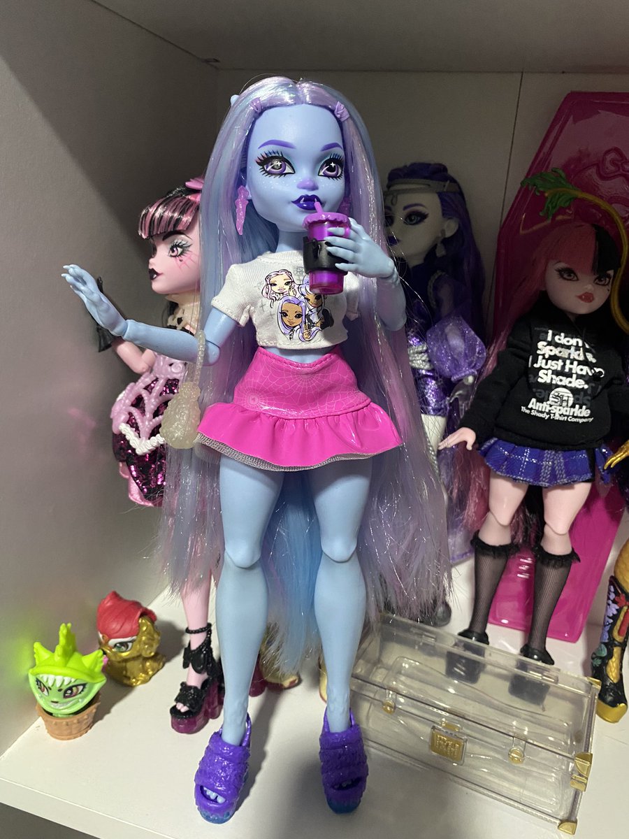 missing barbie shoe tweet media