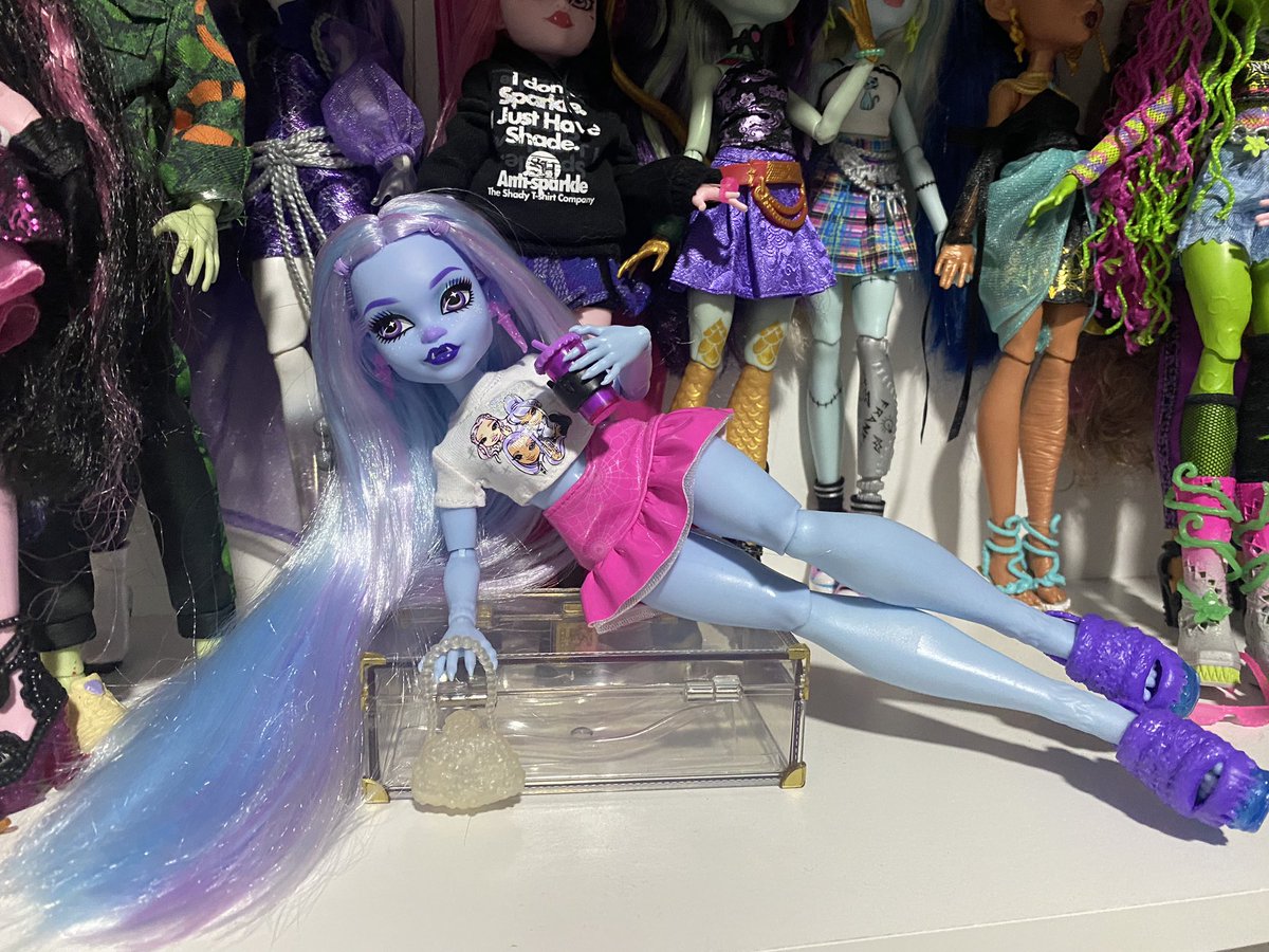missing barbie shoe tweet media