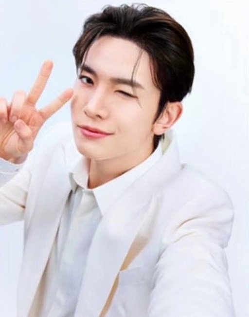 ganteng bangett pls 😭😭