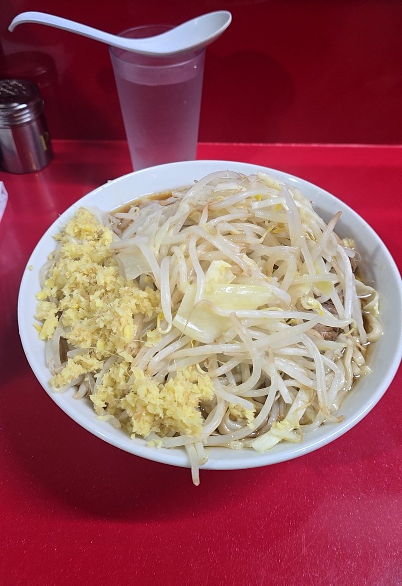 2026.4.29　ラーメン二郎越谷店
小豚　塩変更　ｶﾗﾒ　生姜

当然の超絶美味٩*(ﾟ∀｡)وﾋｬｯﾊｱｱｱｧｧｧｧｧｱｱ!!!!!
旨すぎてやけどを気にせず爆速すすり🤣
並びなおせたなぁ⁝( `ᾥ´ )⁝

店主さん皆さん
ご馳走様でした🍜😍
Peace