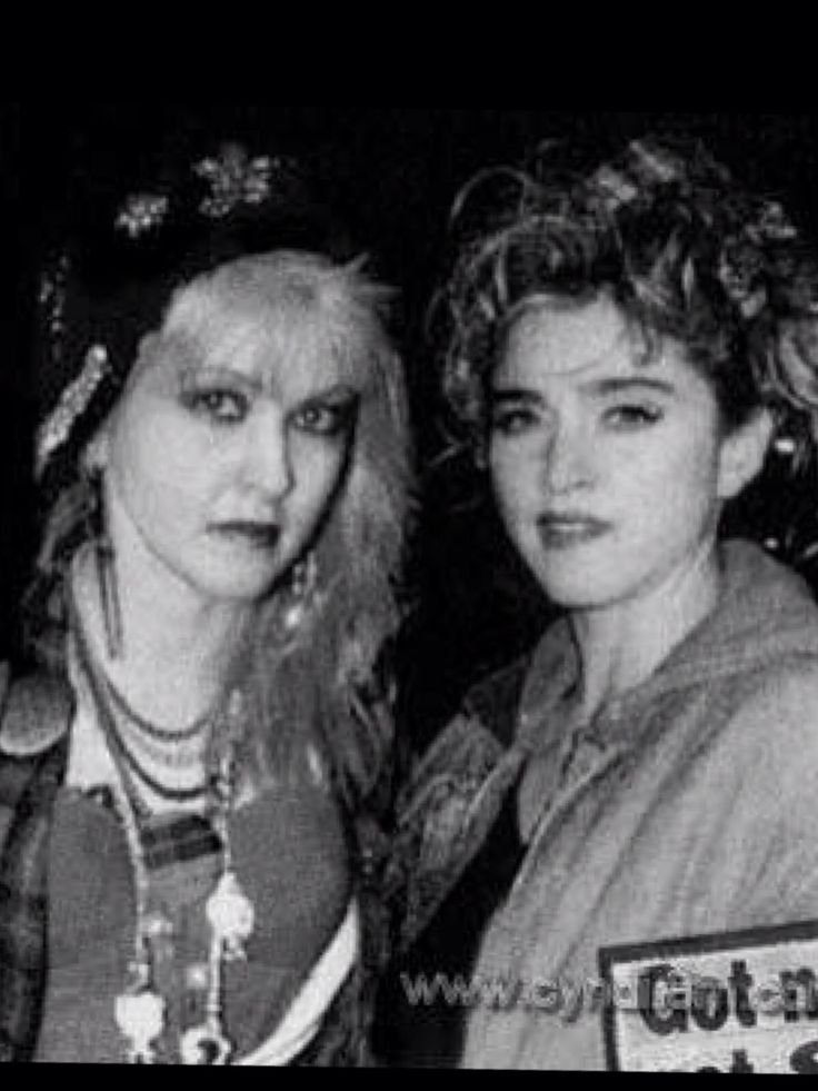 Como assim ainda nao fizeram um feat Ia da <a href="/Madonna/">Madonna</a> e a @Cyndilauper ?

Por favor gente!