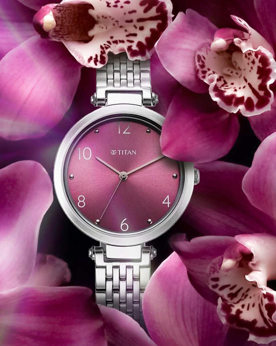 DiamondWatchKE's tweet image. The Titan Workwear quartz. Perfect match of a professional analog display with party-going purple flair. After all, there’s every reason to gift every day.
SKU: 2783SM01
#TitanWatches #Titan #Watches #WatchesForHer #WomensWatch