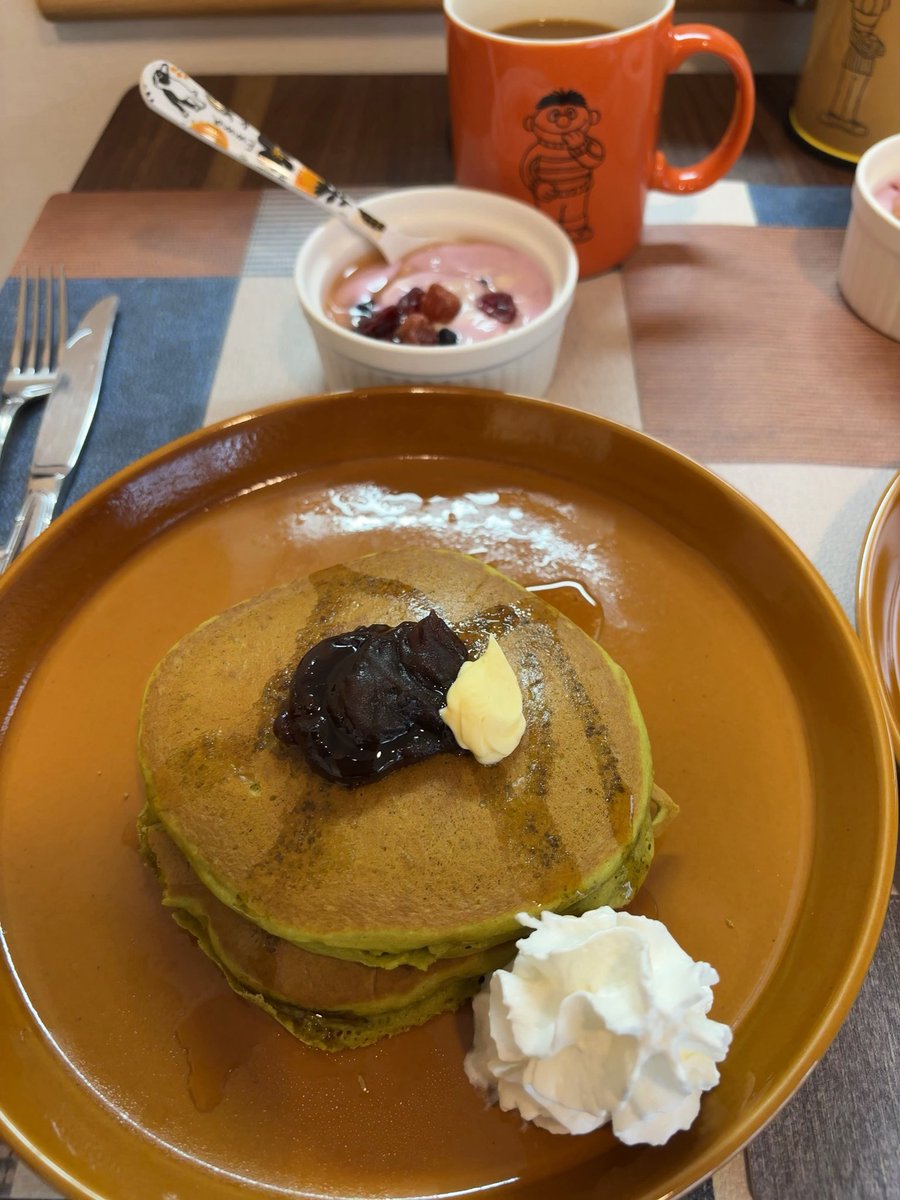 ssakuma2's tweet photo. I made matcha pancakes this morning ☕️ https://t.co/86d0oOqmC8