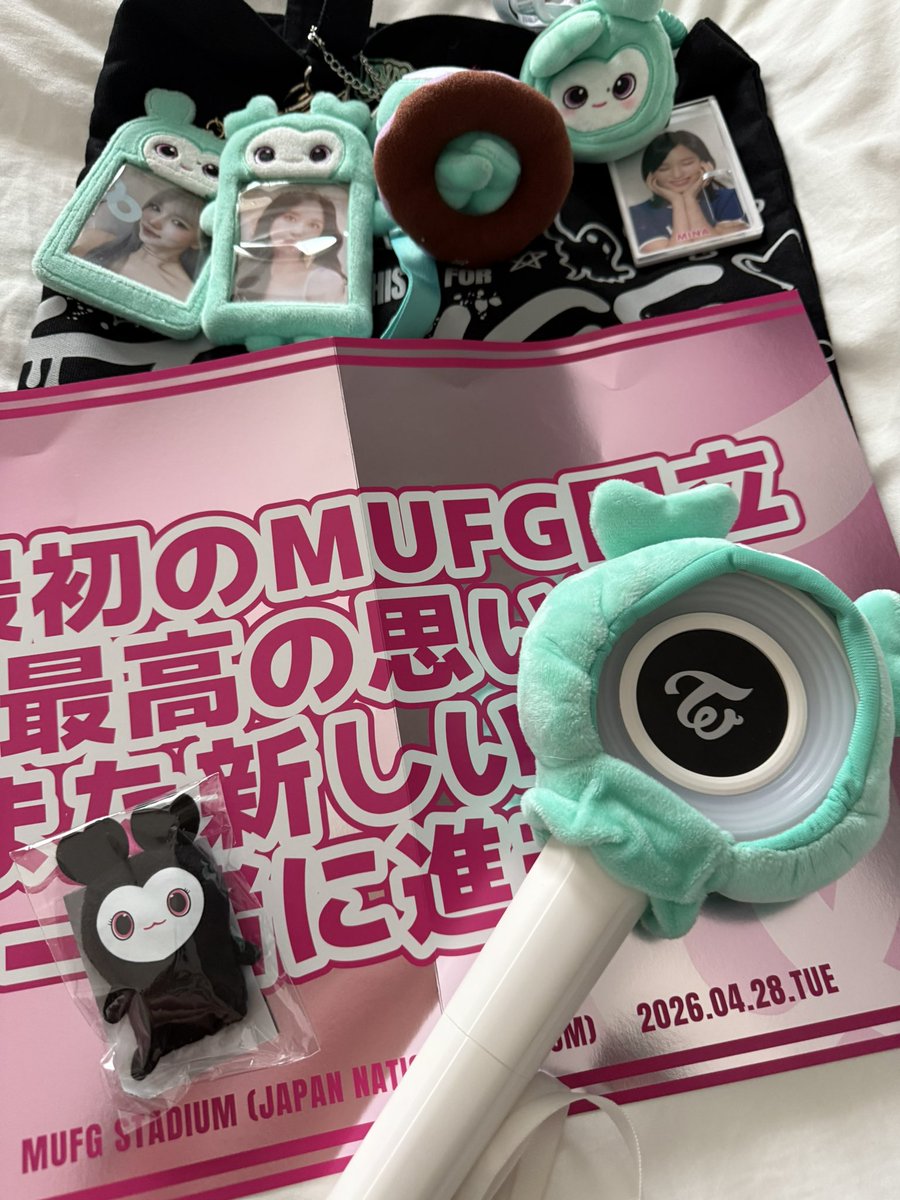 vip7_hk's tweet photo. 国立オーラス🏟️
スタンド一層2列目だったけどトロッコ近くて良かった！！🐧🦄
ナップサックとスローガン買うの忘れた…😇

#TWICE_THISISFOR_WORLD_TOUR https://t.co/KVvTgSIhE4
