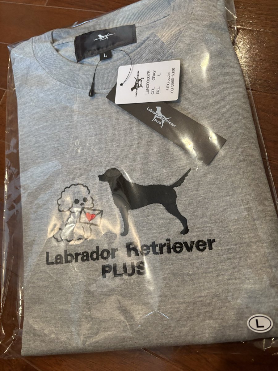 MEICHANG_OTAKU's tweet image. コラボシャツ届いたよ〜‼️
ふうさん前も後ろもふうさんがいてめちゃかわです🐶
春の季節に丁度いい生地感で嬉しい！沢山着るよ！！
#LabradorRetrieverPLUS #LabradorRetriever
#ラブラドールレトリバープラス
#ラブラドールレトリバー
#薮島朱音