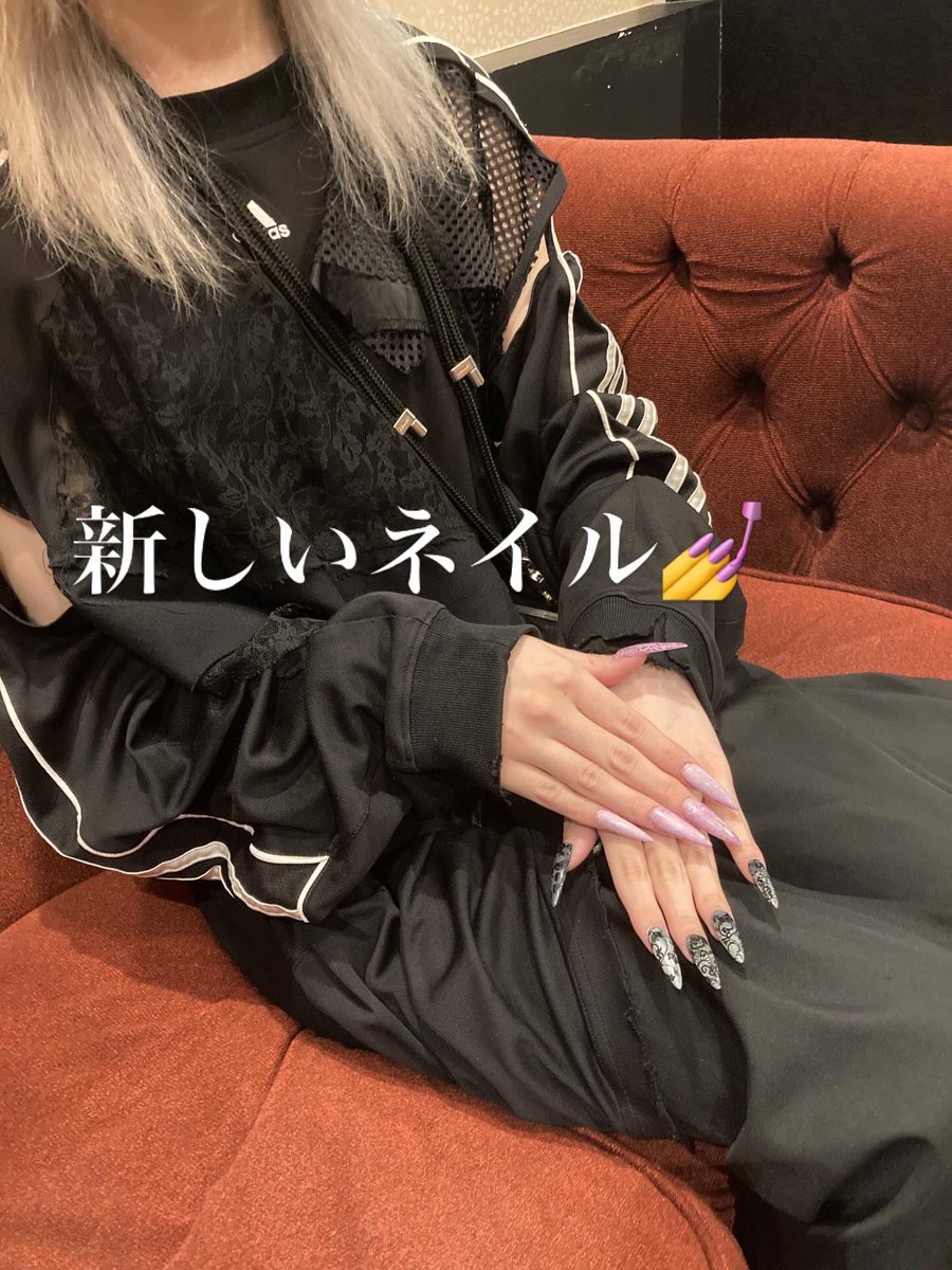pwan0852's tweet photo. 〜時差投稿〜
すこーし遅刻気味の仲良しさん🤏笑
自作ネイルを見せてくれた💅
（完成度が高く仕事が丁寧）
自分で作成するの凄いぜ。。。

その後お寿司屋さんへGO🍣
喉が渇いていたので早々に乾杯〜🍻
刺し盛り、なまこポン酢、タコ唐揚げ、煮付け
を注文✨
（煮付けがとても美味しかった！！）

最後に好きな寿司ネタと海苔汁を！
ご馳走様でした〜🍣

ありがとうございました😊