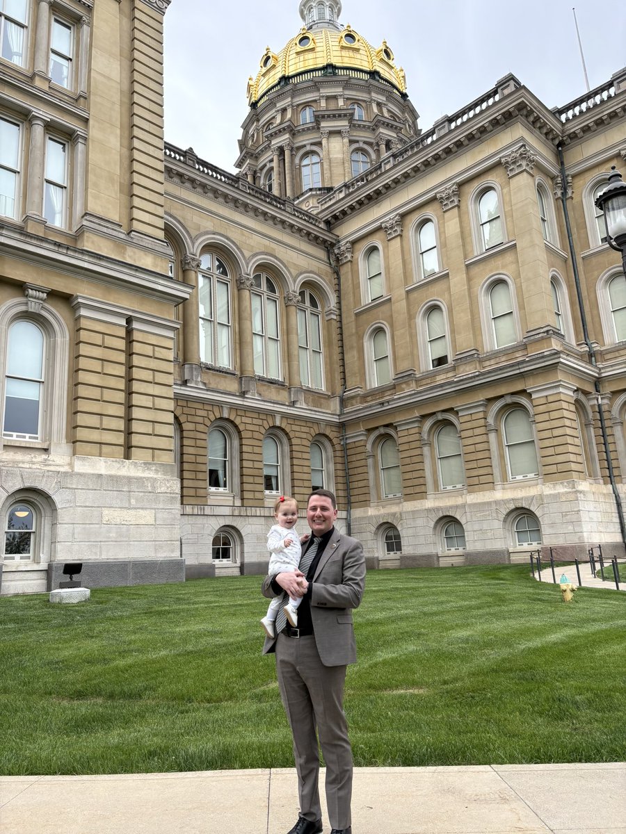 TaylorCollinsIA's tweet photo. I had a special visitor this week in what we hope is the last week of session! https://t.co/sdYY8xcHtL