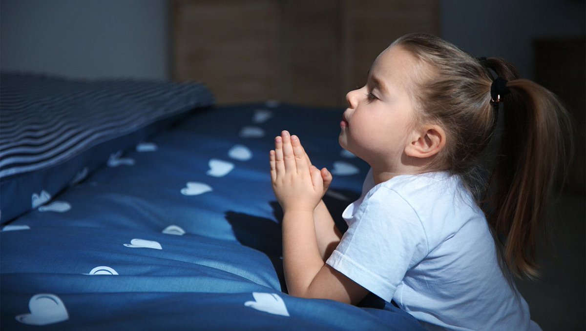 TheBabylonBee's tweet photo. Dad Suspects Toddler Praying At Bedtime Is Just Stalling At This Point https://t.co/LnqufPylni https://t.co/w8f4i3PYDZ