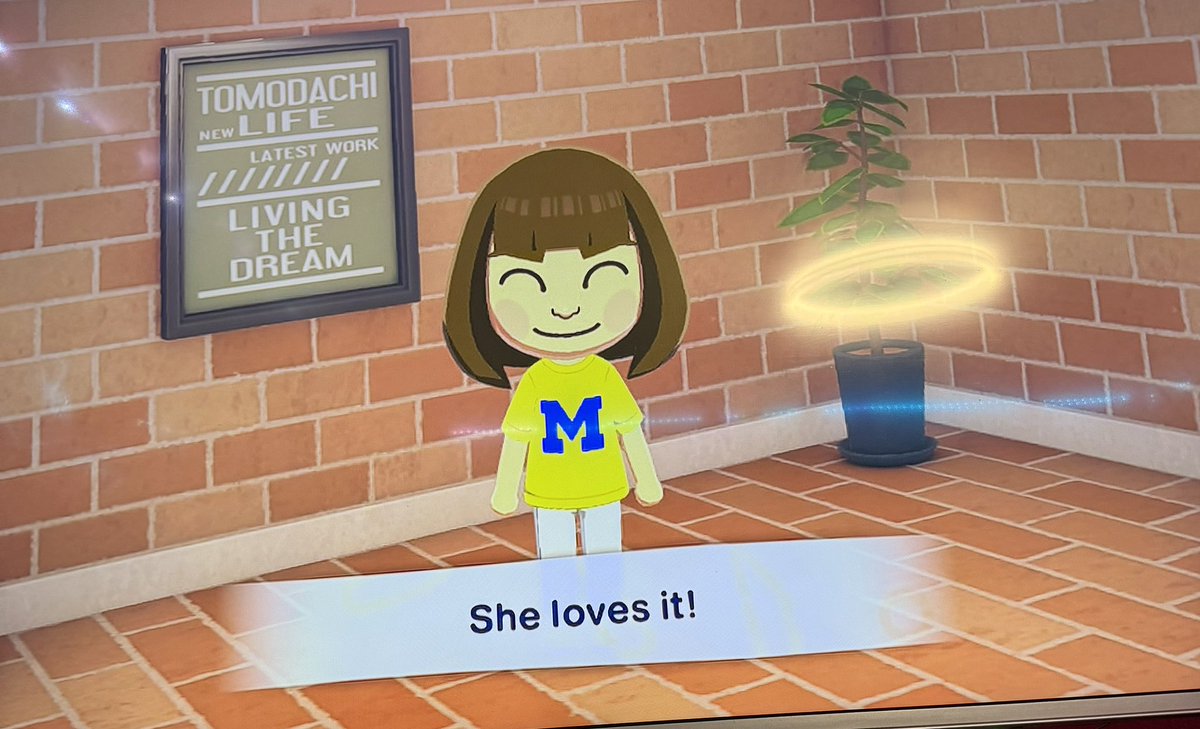 Metalice70's tweet image. Bro, I didn’t know she was a fan of Michigan Wolverines shirt whenever she likes it!!! #goblue #tomodachilife #MichiganWolverines @UMichFootball