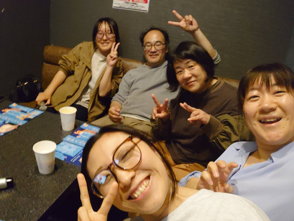 WorksFox's tweet photo. 春なのに…の打ち上げとしてカラオケにフルメンバーで行ってきました🎤

伏線も回収しておきました🌸 https://t.co/BpjcJaQIbD