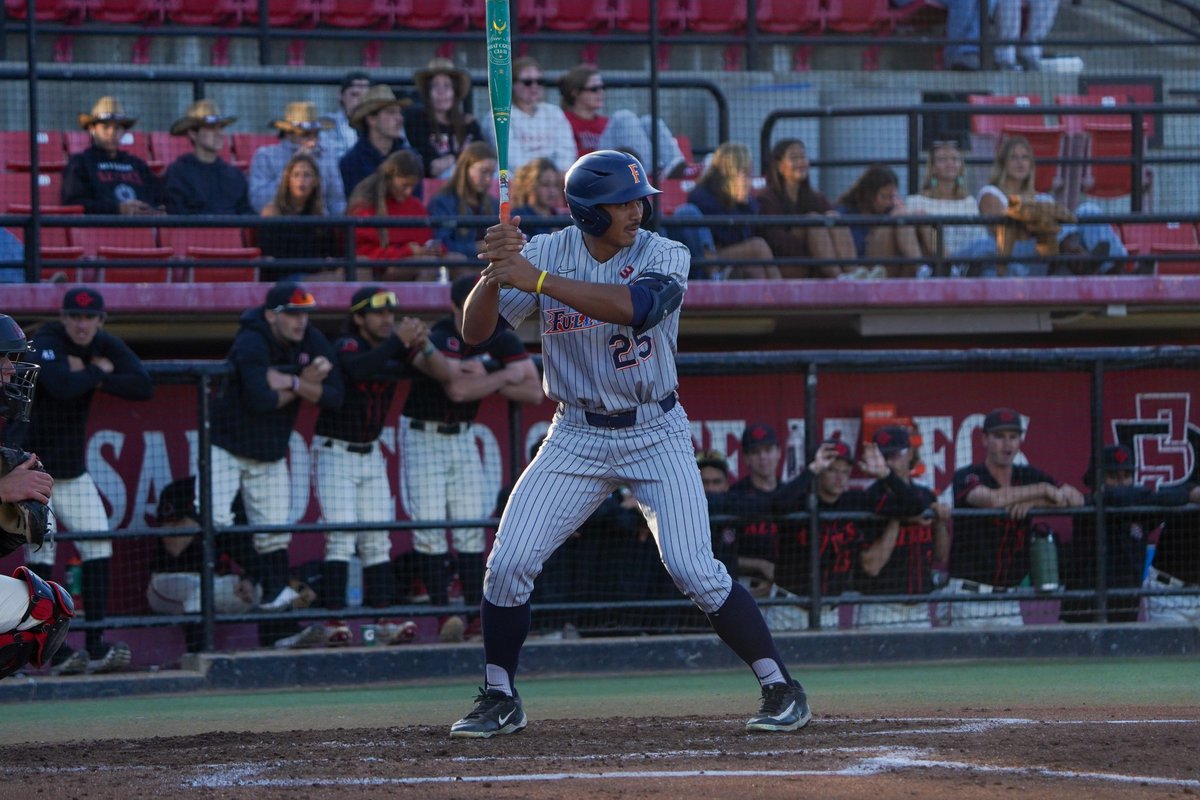 FullertonBSB's tweet photo. T4 | Contreras hits a sac fly to bring home Burdick and put the Titans up 2-0!

#TusksUp https://t.co/MBM30VxExd