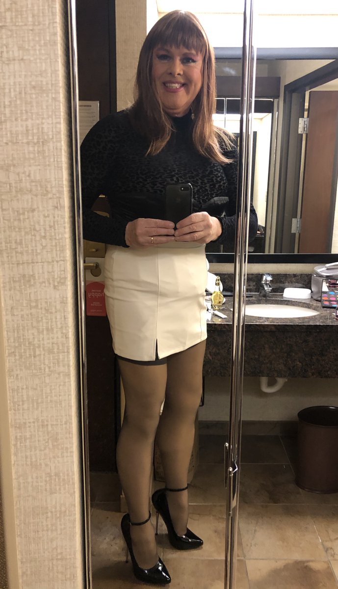 Dani T Leather tweet media