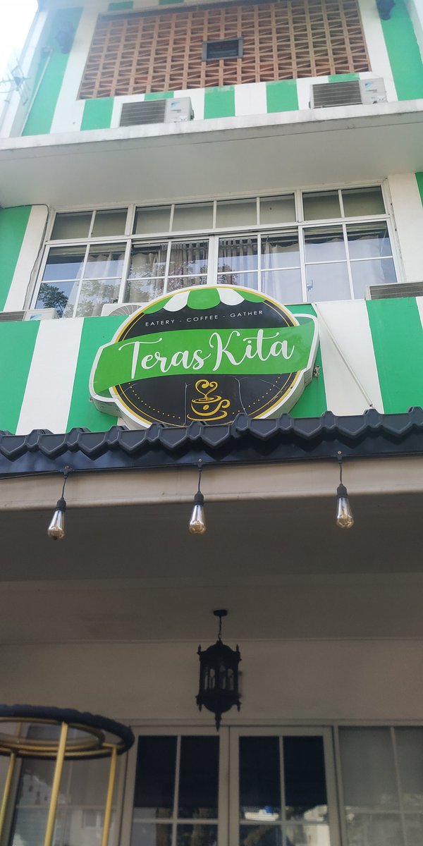 akangchokichoki's tweet photo. teras kita https://t.co/c32p9reeKe