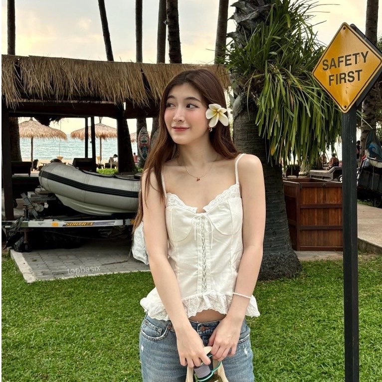 tunatuu520's tweet image. เสื้อสายเดี่ยวมีดีเทลผูกเชือกเกร๋ ๆ ด้านหน้า ใส่ไปเที่ยวใส่ไปทะเลสวยสวย 

#ootd #เสื้อผ้า #สายเดี่ยว #เสื้อผ้าหน้าร้อน #เสื้อผ้าน่ารัก #ootdsummer #summer #outfit