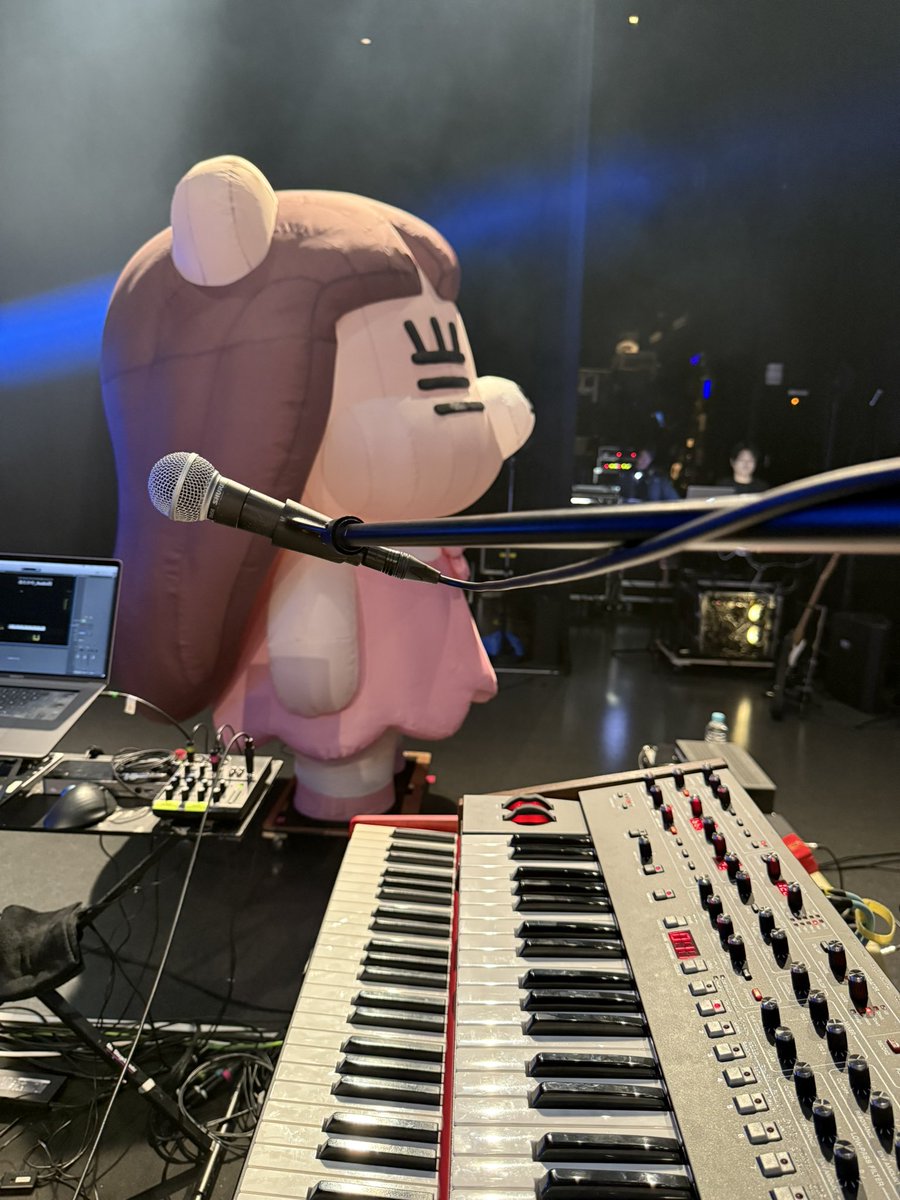 shigmaicom's tweet photo. リコメンズジャンクション 2nd.
コレサワで出撃してきました！
あたしを彼女にしたいなら　のイントロでジャンプするみんなが可愛いかった！対バンのsyudouさんチームにキーボードやっくんも居て賑やかでハピネスだった！chillspodのひゆねさんを招いての『人生』がcoolで素敵だった！素敵な夜だった！ https://t.co/dIjAj4k89C