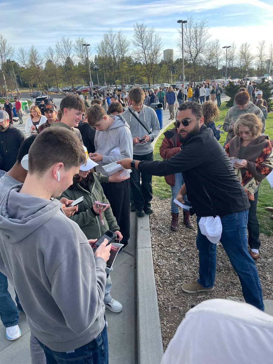 Thousands of students out here at <a href="/uidaho/">University of Idaho</a> with <a href="/TPUSA/">Turning Point USA</a>

They are here checking their voter status and getting ready to make their voices heard 📣 

This is how you save America, ☝🏼 student at a time 🇺🇸

tpusastudents.com/vote 🗳️