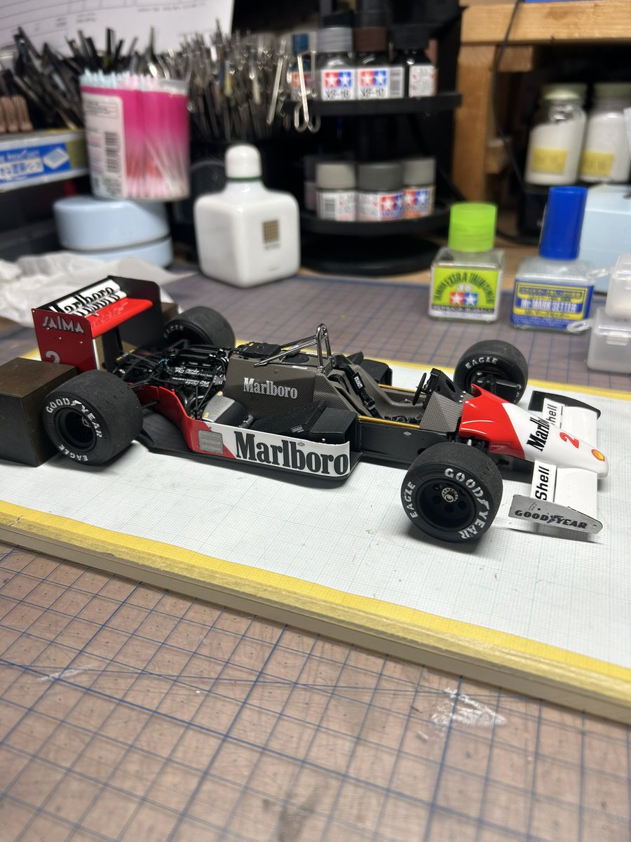 the_3988's tweet photo. 埼玉川口
アオシマ1/20
マクラーレンMP4/2B
翼端版とフラップ、真鍮ブロックで挟みエポキシボンドで固定しました。80年のF1はかっこいいですね。ガソリン臭さ、オイル臭さを醸し出しています。いよいよメインカウルの制作、総仕上げです。
#アオシマ https://t.co/Thu9yvTXeA