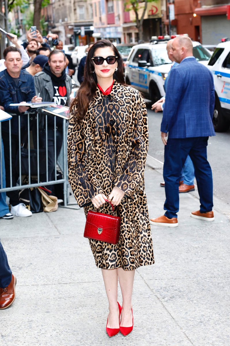 brandonwilcox02's tweet image. The beautiful Anne Hathaway for The Devil Wears Prada 2 press. 

#New #Photos #AnneHathaway #Beautiful #Actress