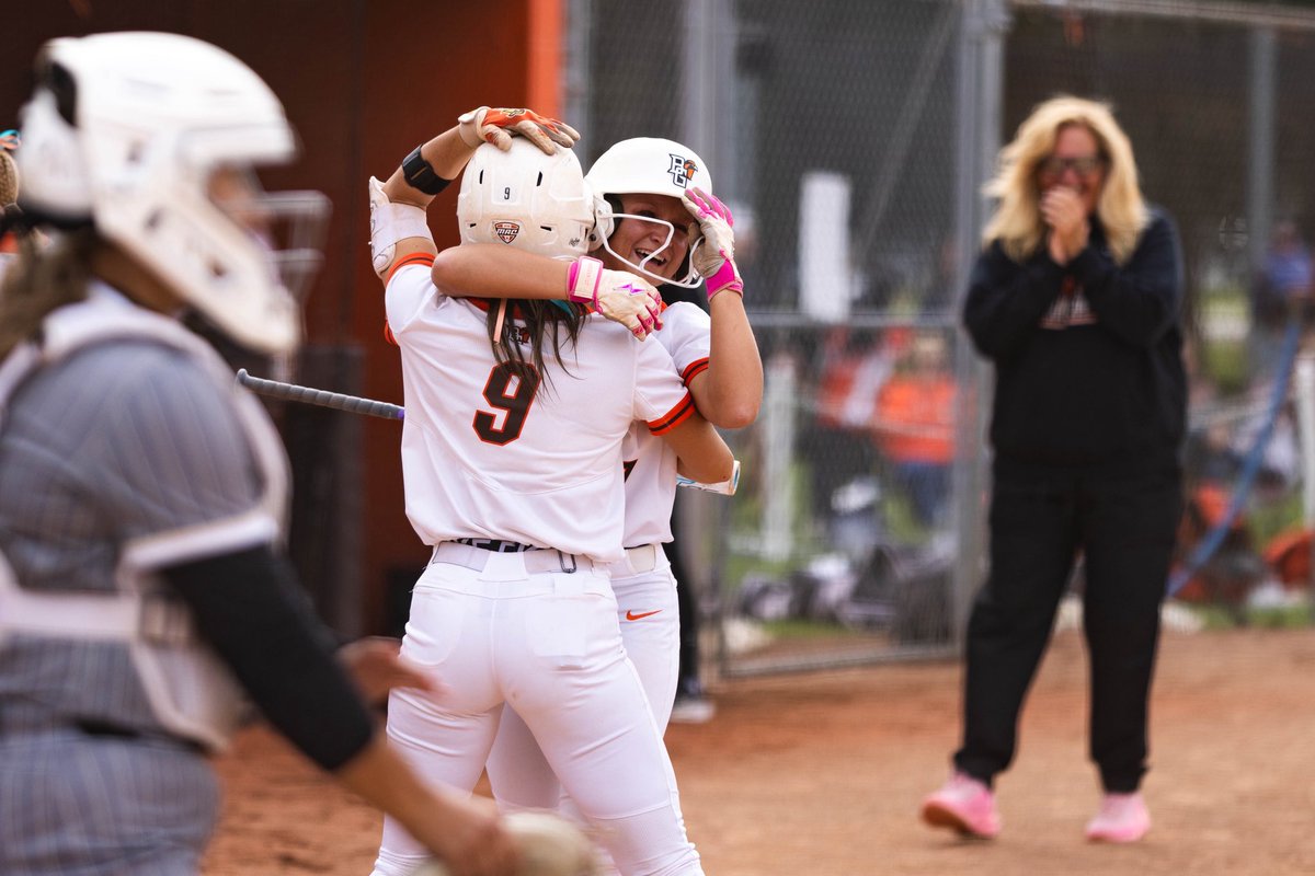 BGSUSoftball's tweet photo. 𝙉𝙐𝙈𝘽𝙀𝙍 𝙊𝙉𝙀 ✅

BOOM!! Hannah Simko secured her FIRST career collegiate home run in today's 4-3 win over Oakland!!

Congratulations Hannah!! 

#AyZiggy https://t.co/fAqnaRKElc