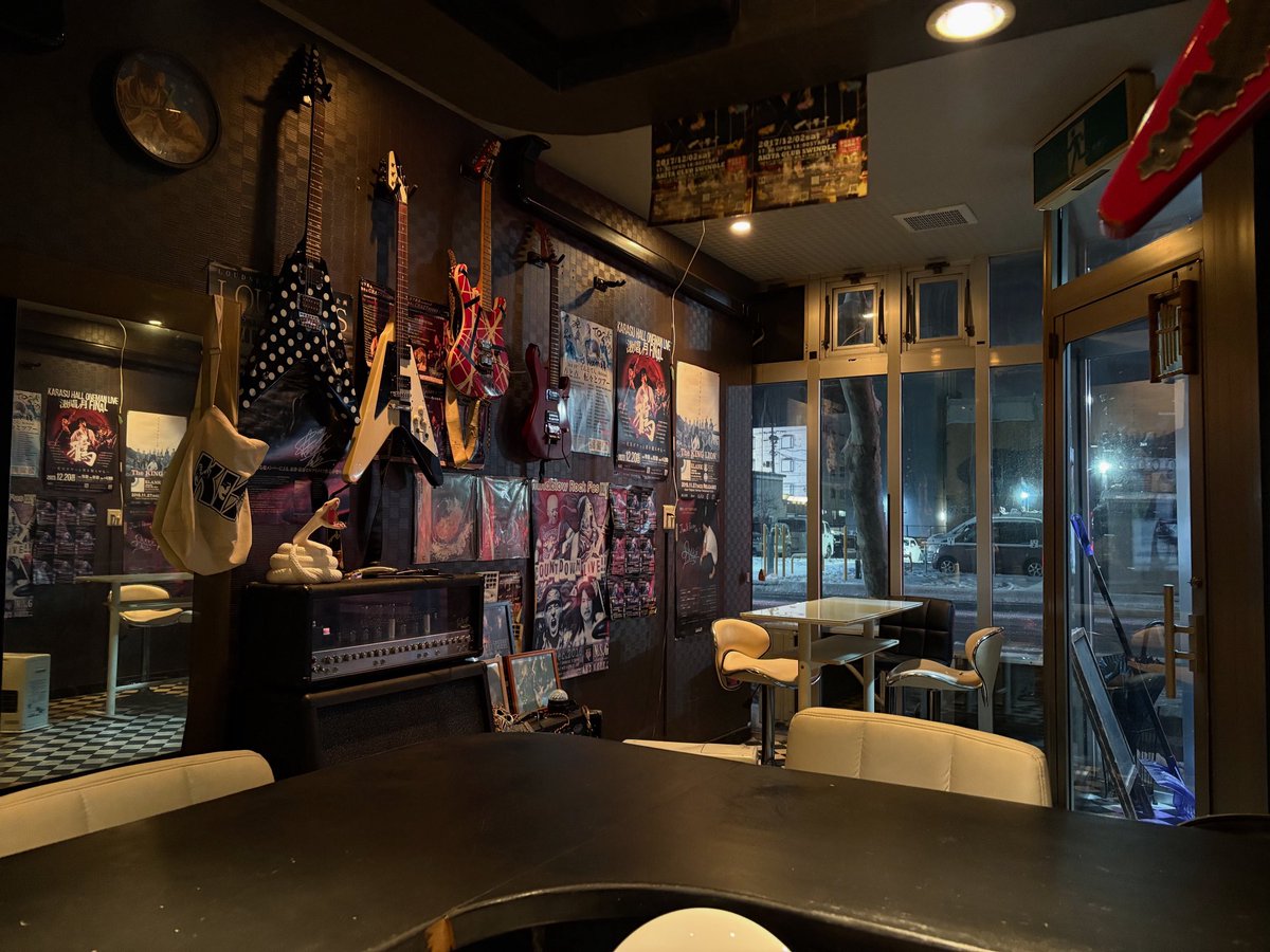 Jimipage2001Bar's tweet photo. 基本年中無休でやってます、、、webでは書いてないけど（笑

4/30だけお休みいただきます。

8時前に開けてることも多くなってきたのでよろしくです♪( ´θ｀)ノ https://t.co/iZ29WBUbEX