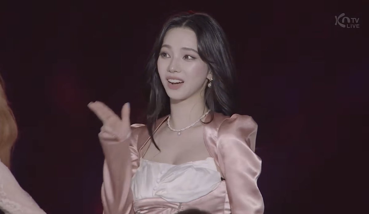 東京ドームSupernova、掛け声大きくてカリナさんがbang bang bangのとこにっこにこ笑顔すぎて何回見ても良すぎる🤦‍♀️🖤
他にも我々MYにマイク向けてくれるとこあるけどここもめっちゃ私の好きポイントリナさん🤦‍♀️💙