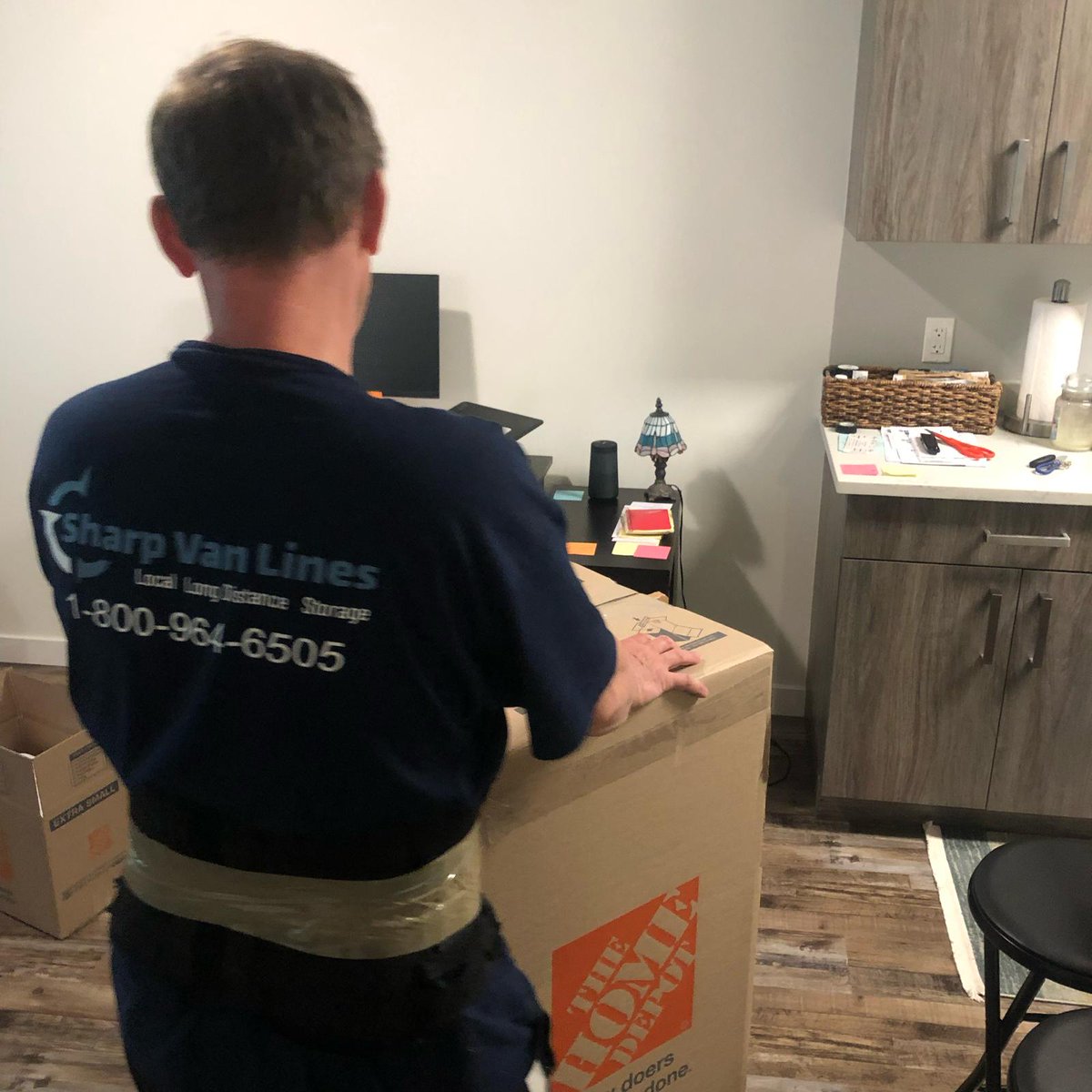 sharpvanlines's tweet image. 🚚And yeah, sometimes it’s not the heavy stuff that slows things down — it’s the small details that actually matter.That’s the job.#SharpVanLines #MovingDay #HandledWithCare #NYCMovers