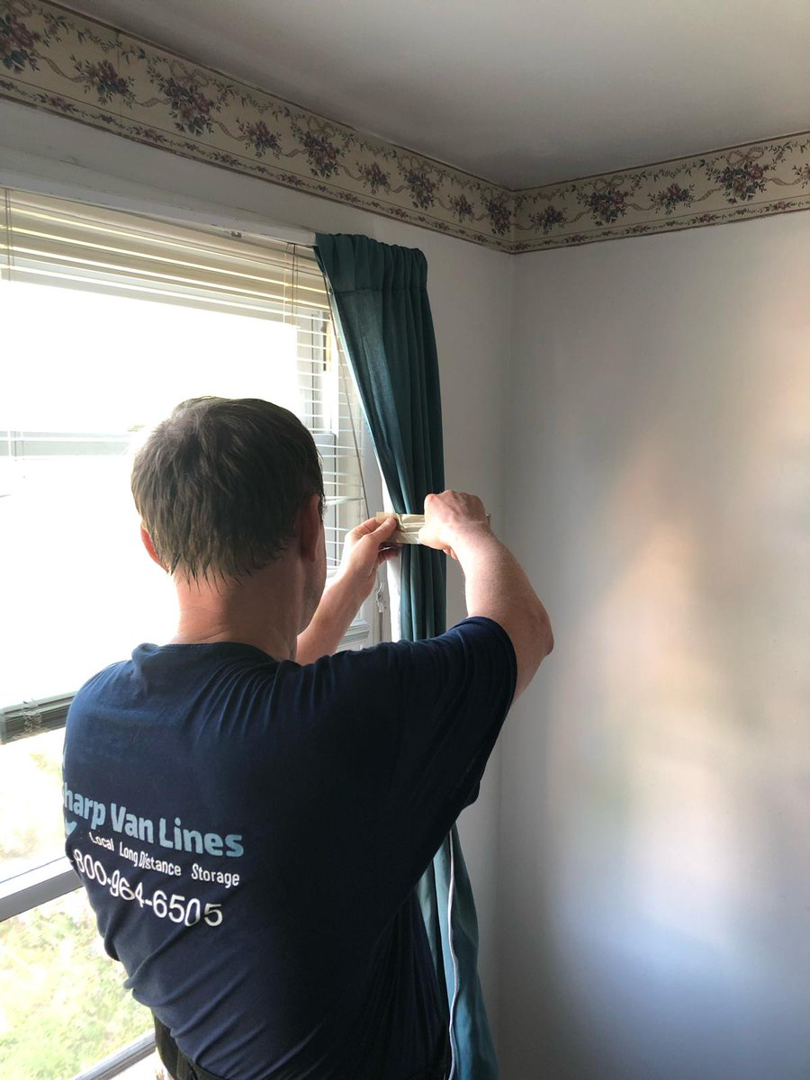 sharpvanlines's tweet image. There’s always that one piece that turns a simple move into a whole operation 😄Big mattress through a narrow doorway, dresser around a tight corner, boxes stacking up everywhere 📦
job.
#SharpVanLines #MovingDay #HandledWithCare #NYCMovers