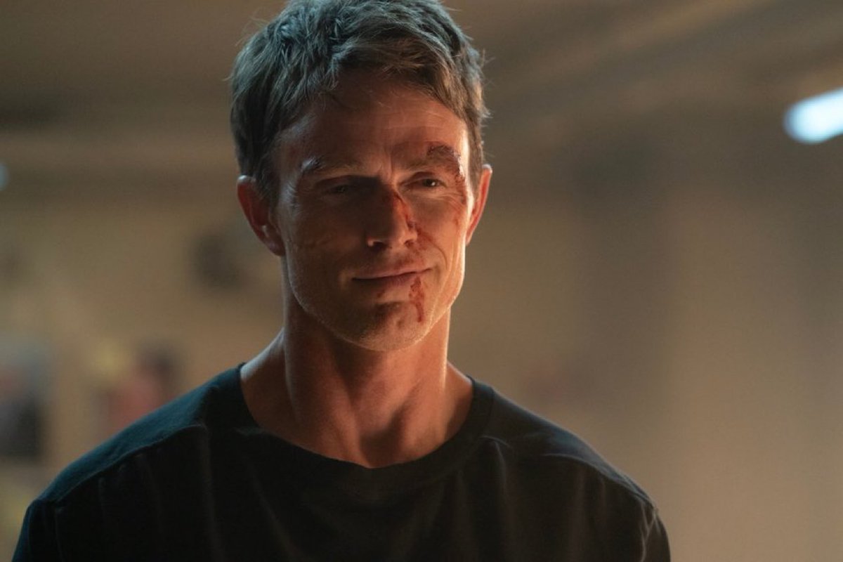 Ian_balacobaco's tweet photo. Eu preciso dizer.

Eu não aguento mais o Mercenário aparecendo nessa série dois minutos por episódio e vazando.

Ele é a MELHOR COISA DESSA SÉRIE e fazem isso com ele. Preferem ficar mamando a bola do Fisk quando o Dex é a melhor coisa dessa série disparadamente. https://t.co/pIcDxAvHil