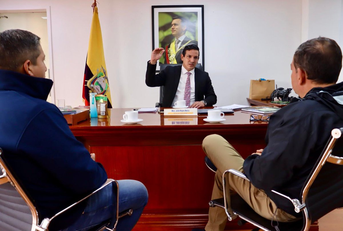 AmazoniaEc's tweet photo. 🤝 Mantuvimos una reunión de trabajo con Daniel Reyes, director ejecutivo del SECAP, con el objetivo de articular acciones que fortalezcan los procesos de capacitación dirigidos a los sectores productivos de la Amazonía. 👏🏼

#LaNuevaAmazonía
#ElNuevoEcuador
#Amazonía https://t.co/1Ei2mLDssh