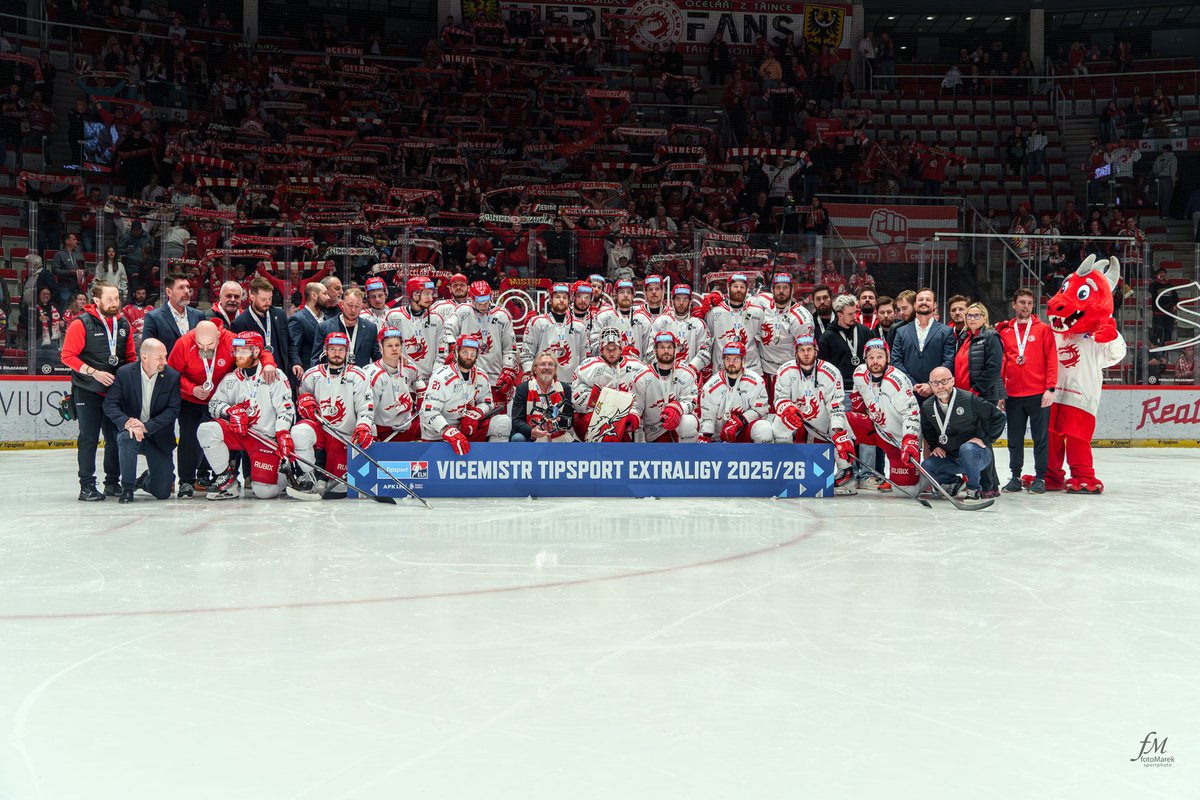 VojtisekPhoto's tweet photo. Stříbro pálí, ale tenhle příběh o hrdosti nekončí. 🥈 Oceláři Třinec znovu dokázali, že patří k absolutní špičce. Úspěch totiž není jen o zlatu, ale o vůli, týmovosti a cestě, kterou kluci ušli. Klobouk dolů, vicemistři! 🐉🏒

#OcelariTrinec #TELH #hokej #Trinec #Extraliga https://t.co/ysO4g2QCFE