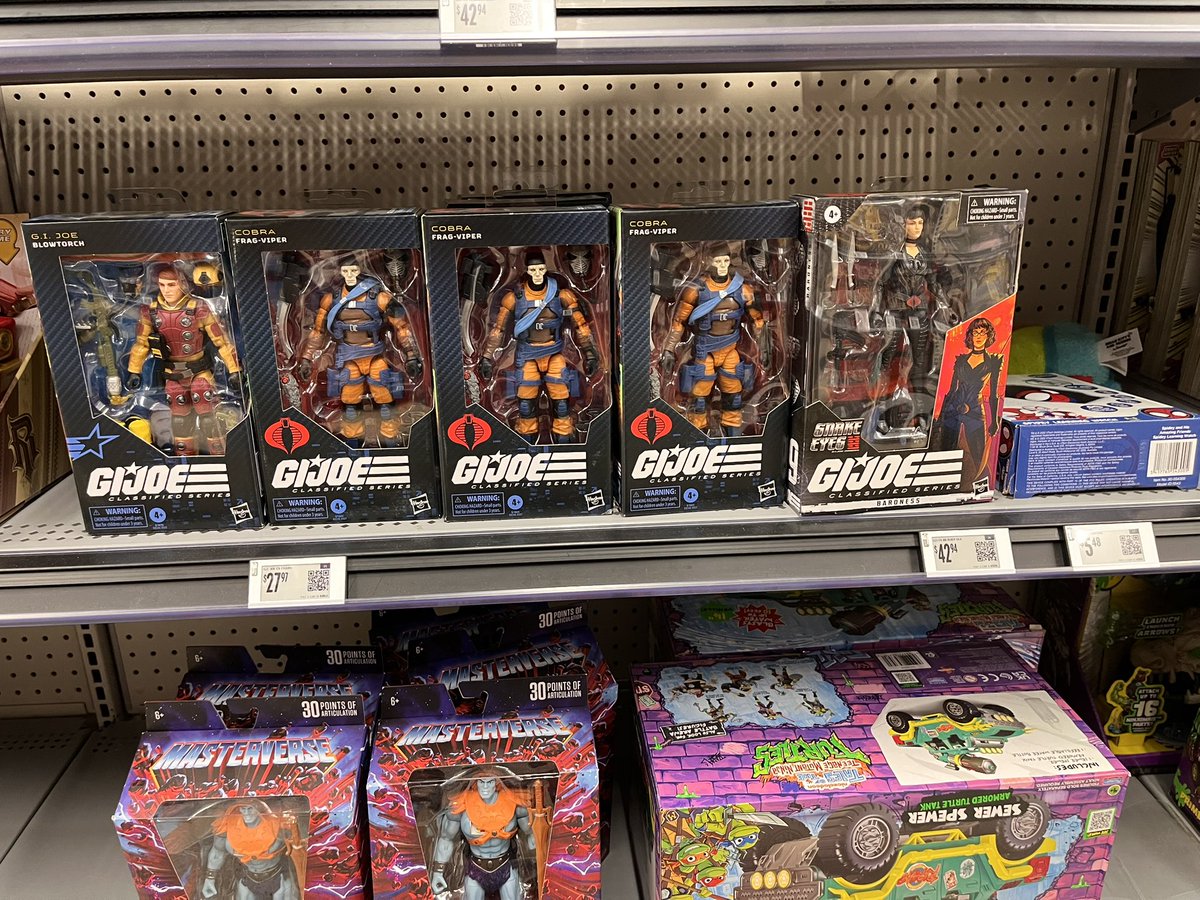 sketcheszup's tweet image. Guess who I saw at Walmart. What the hell is she still doing there. @JustAnthrJerk #gijoe #gijoenation #yojoe #cobra