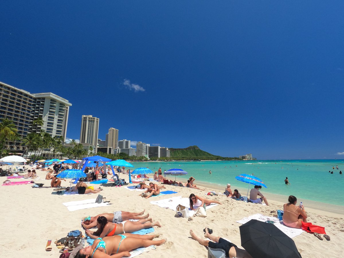 hawaii_isla808's tweet image. Sunny day in Waikiki ☀️⛱️🌺🤙🏼🏖️❤️📸👣🏄 #oahu #hawaii #waikiki #honolulu #waikikibeach