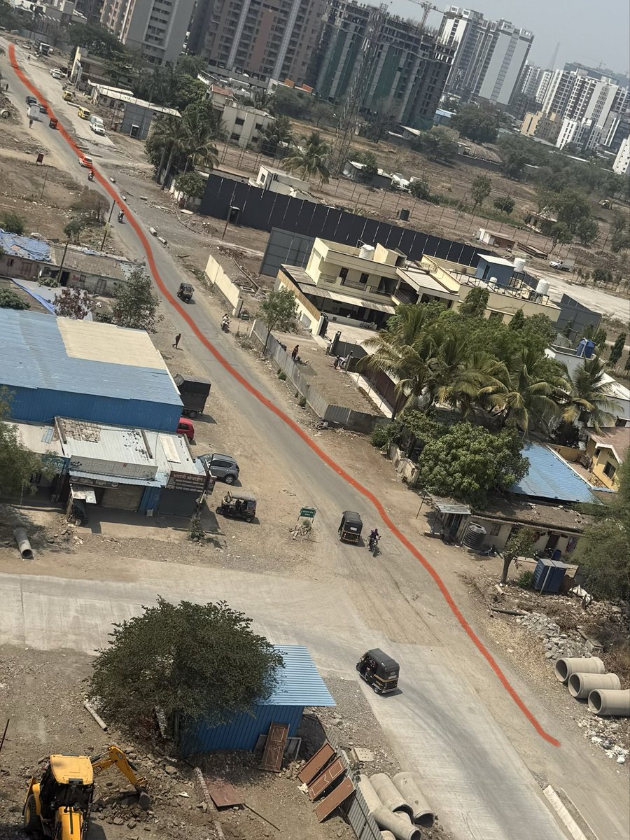 jay21028622's tweet photo. @pcmcindiagovin @Dev_Fadnavis 
This road is in same condition for more than 2 months, it has become kingdom of dust in air, school bus denying to come on this route due to bad road condition. Today morning saw a bike dashing a walker.Are we waiting for life threatening #Accident https://t.co/xQGpYguEaL