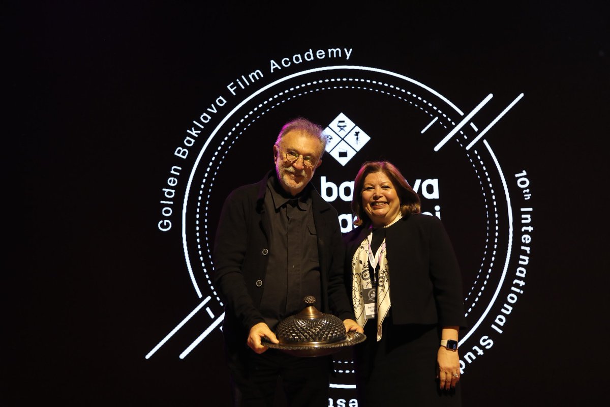 📽️🎞️ Altın Baklava Film Akademisi X. Uluslararası Öğrenci Film Festivali’nde, Yapay Zeka, Animasyon, Belgesel, Kurmaca ve Kıpkısa kategorilerinde finale kalan filmleri titizlikle değerlendiren, deneyimleriyle festivalimize değer katan kıymetli jüri üyelerimiz;

🎬 Jüri Başkanı ve