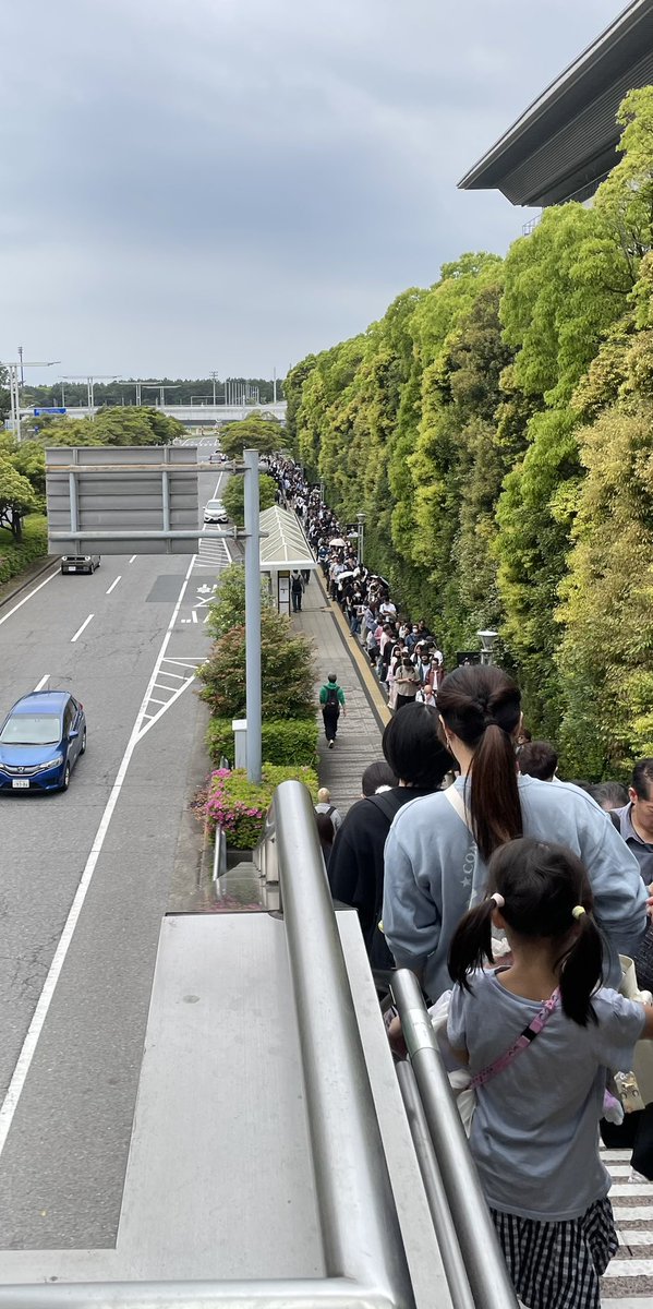 【朗報】AKB東京握手会、入場列が凄い事になってる・・・ akb48rompen.com/archives/63175…