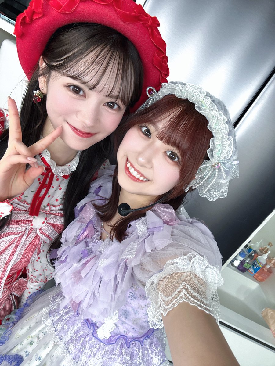 harupyon_0525's tweet image. 今日は #名残り桜 発売記念イベント🍑
📍幕張メッセ

🎤12:30~ステージライブ
👯‍♂️15:00~グループ握手会
(ぎょーちゃん、たおちゃん)
🤝17:15~個別まとめ握手会
終わり次第どこかでサプライズレーン🎉

それぞれ受付時間等あるので要チェックです！
よろしくお願いします😊